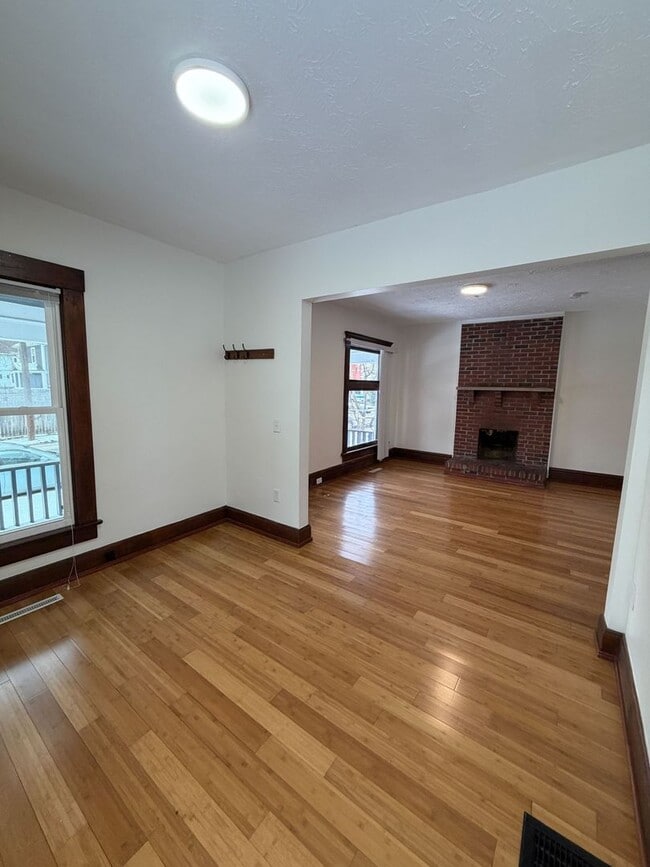 Building Photo - Fully Renovated 3BR in the Heart of Columbus