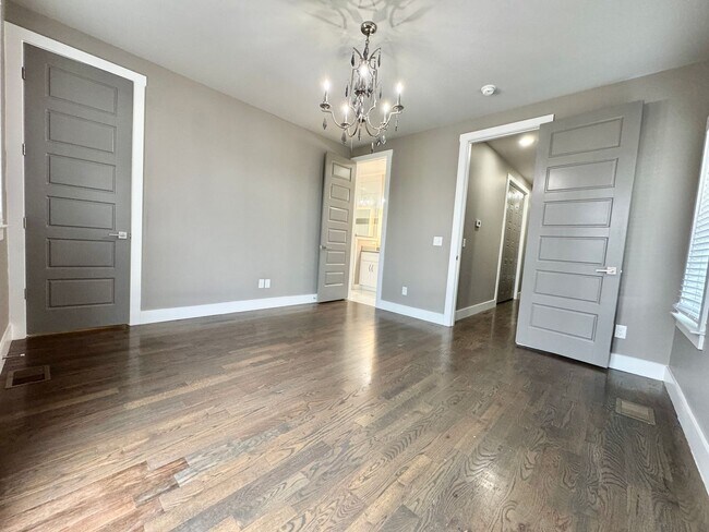 Building Photo - 3 Bed, 3.5 Bath Home w/ 2 Car Garage and Lake Views