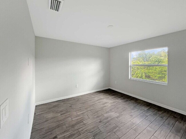 Building Photo - Move-In Special! Half Month FREE – APPLY b...