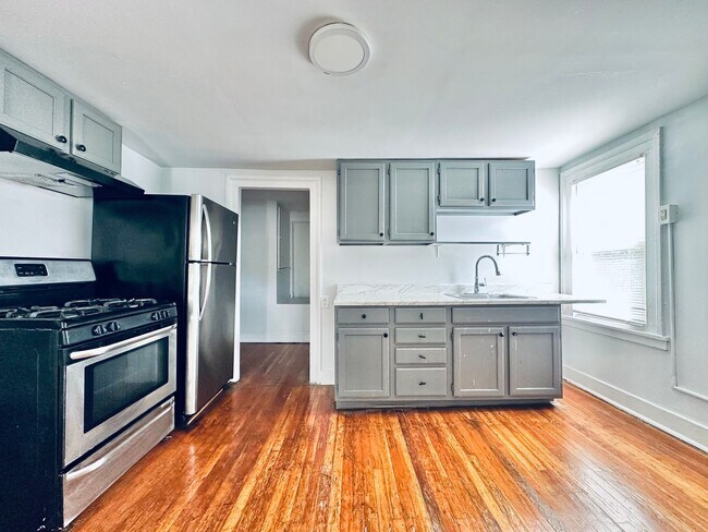 Primary Photo - 175 Bradley St