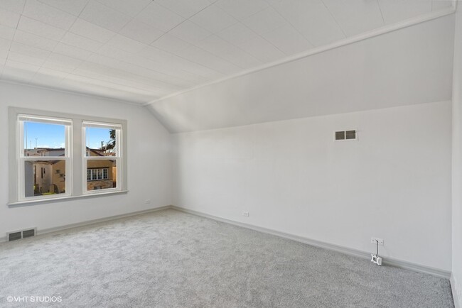 Building Photo - 4012 N Oketo Ave