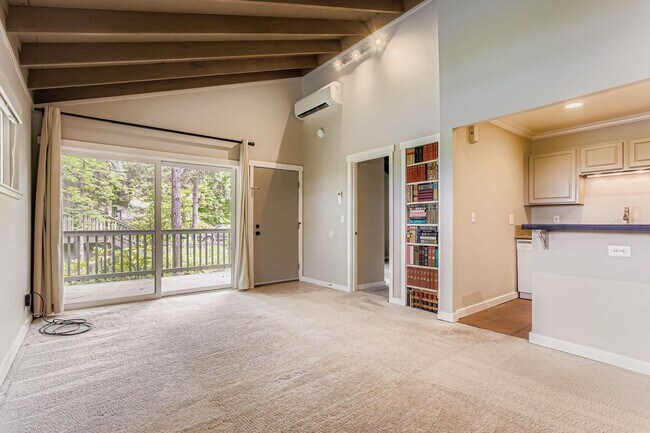 Building Photo - Nicely updated 1 bed 1 bath condo for rent...