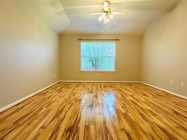 Building Photo - 1404 Helmsley Dr