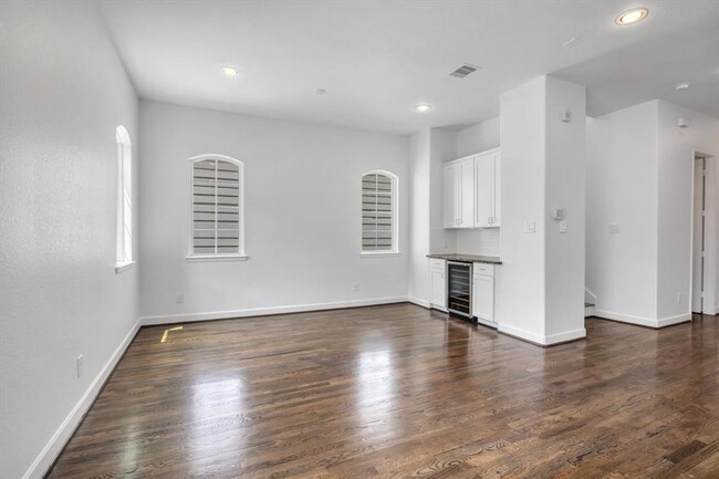 Building Photo - 5521 Petty St