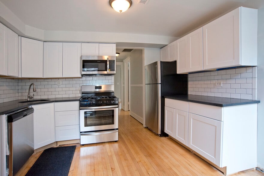 Primary Photo - 3921 N Lincoln Ave