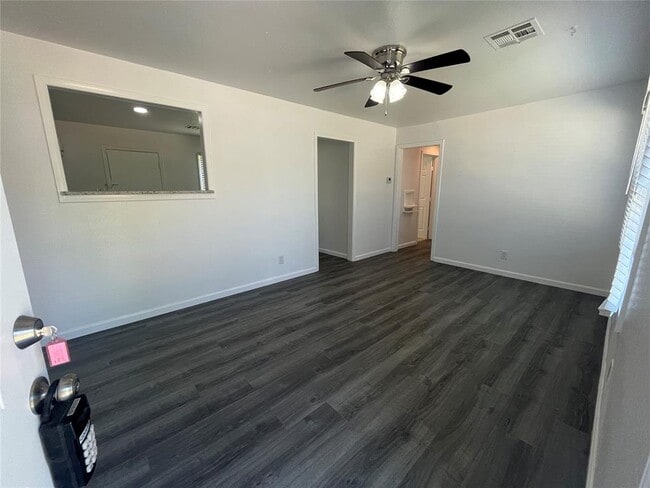 Building Photo - 3708 Woodside Dr