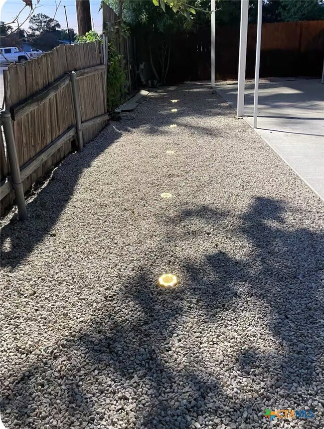 Building Photo - 284 Perryman St