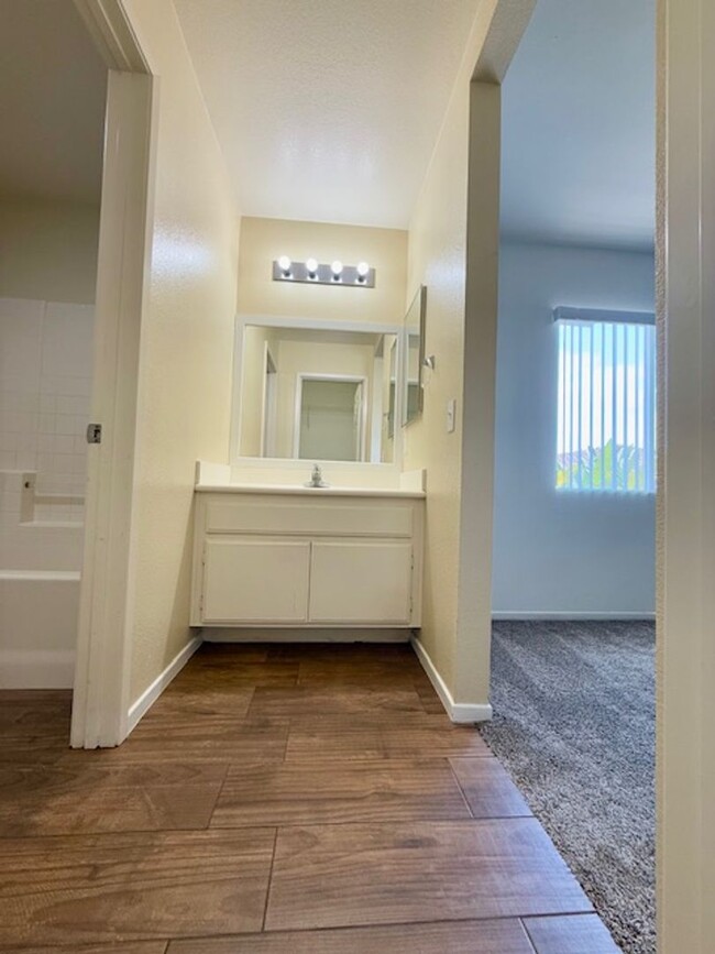Building Photo - Beautiful Home located in Sunbow