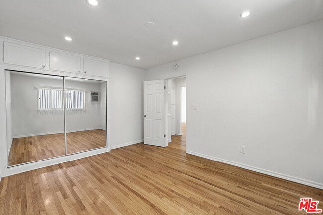 Building Photo - 1235 N Harper Ave