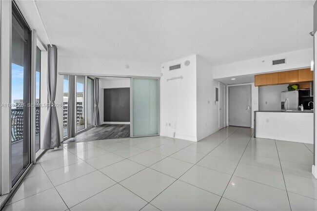 Building Photo - 1750 N Bayshore Dr