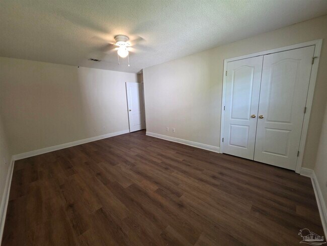 Building Photo - 7200 Annandale Dr