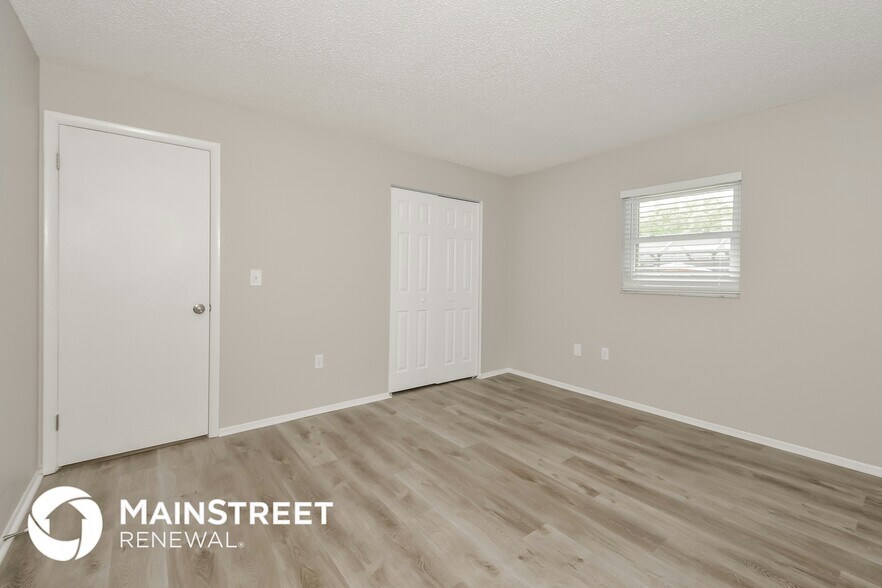 Building Photo - 4715 Almanza Ave