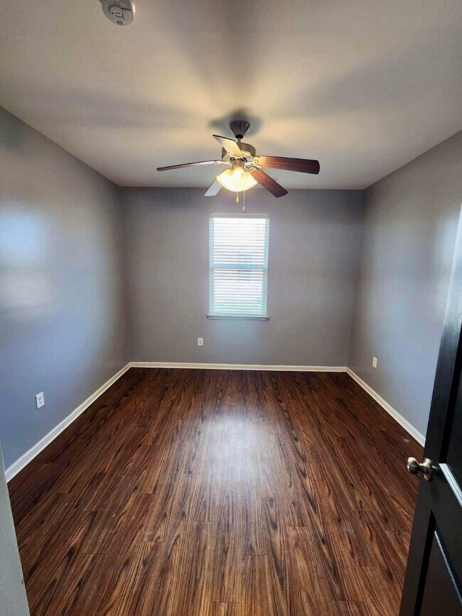 Building Photo - 884 Hayes Point Cir
