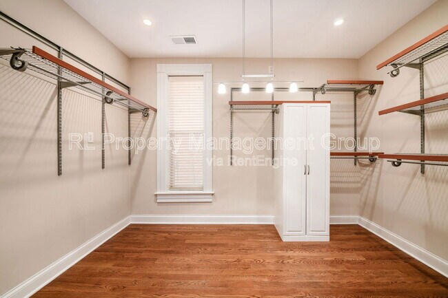 Building Photo - 322 Wilber Ave
