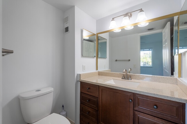 Building Photo - 2108 S Cypress Bend Dr