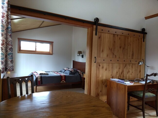 Building Photo - 5209 SE 60th Ave