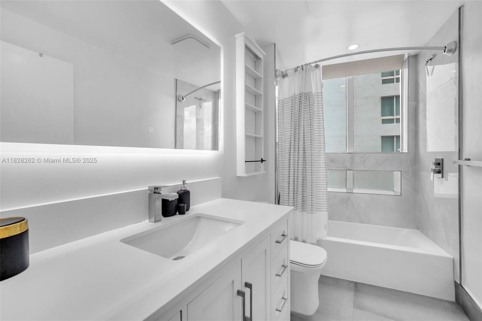 Bathroom - 1900 N Bayshore Dr
