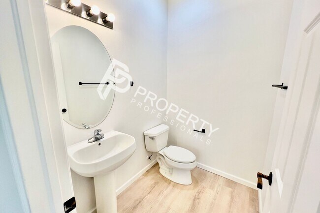 Building Photo - 94 Castle Ridge Dr
