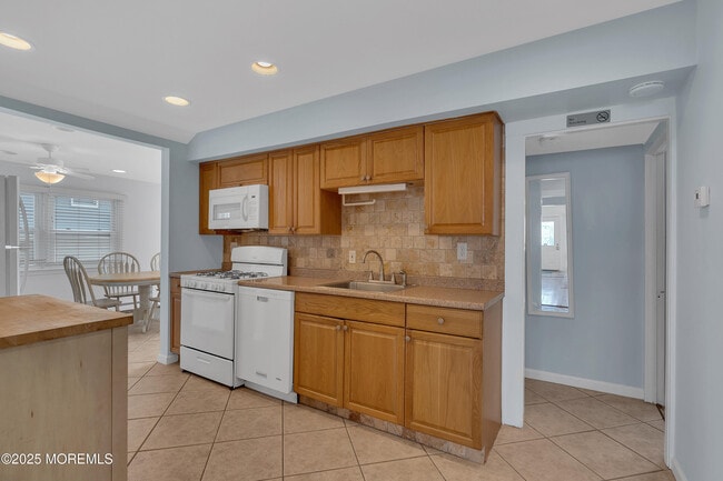 Building Photo - 8 President Ave