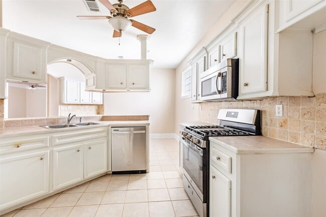 Building Photo - 108 Harbour Town Cir