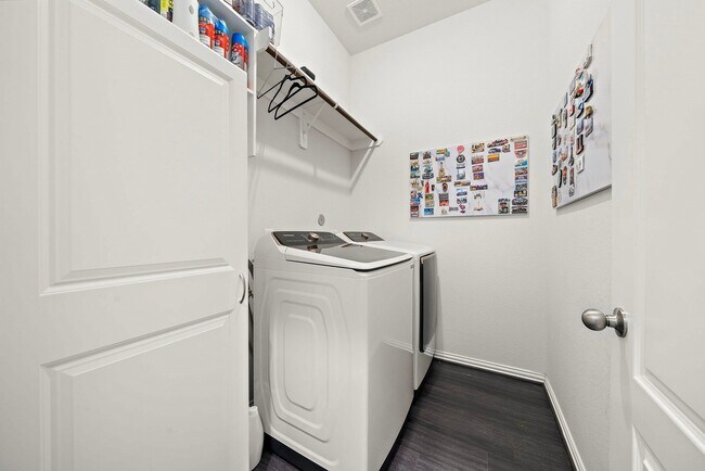 Building Photo - 23706 Via Viale Dr