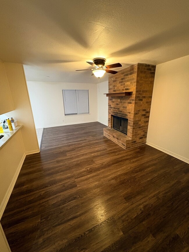 Building Photo - 5234 E Woodhaven Dr