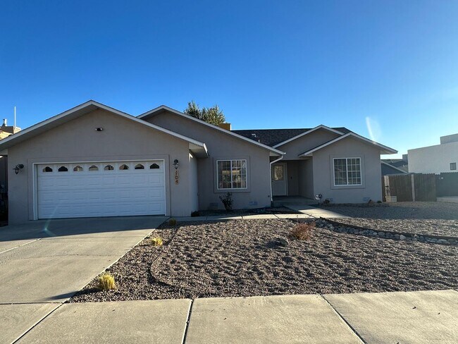 Building Photo - 3 Bedroom 2 Bathroom Home for rent in Bloo...