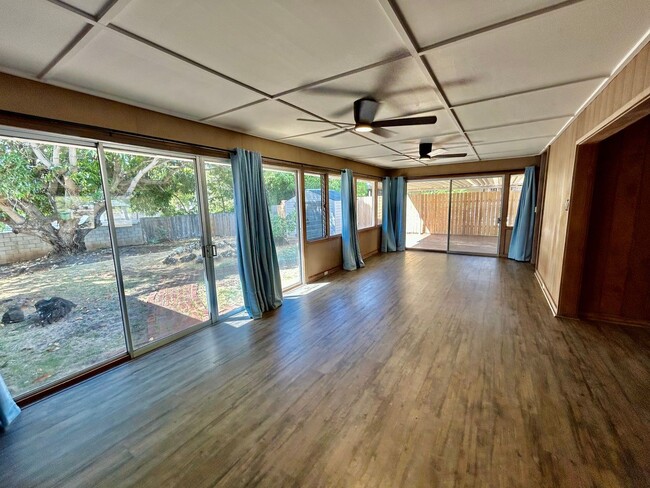 Building Photo - Lower Waialae Iki home w/3 Bdrm., 2 bath, ...