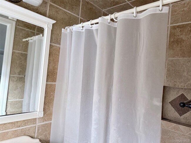 Building Photo - 12 Juniper Ln