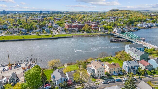 Building Photo - 624 Quinnipiac Ave