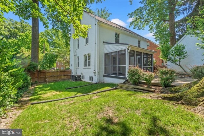 Building Photo - 7014 Beechwood Dr