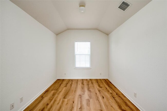 Building Photo - 348 Spillway Dr