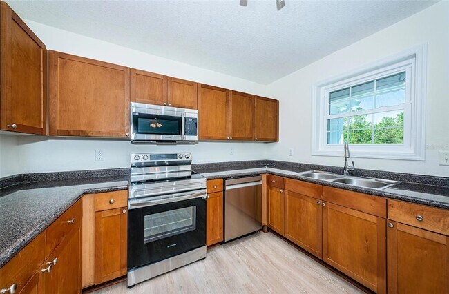 Building Photo - 251 Pompano Dr SE