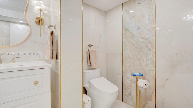 Building Photo - 16711 Collins Ave