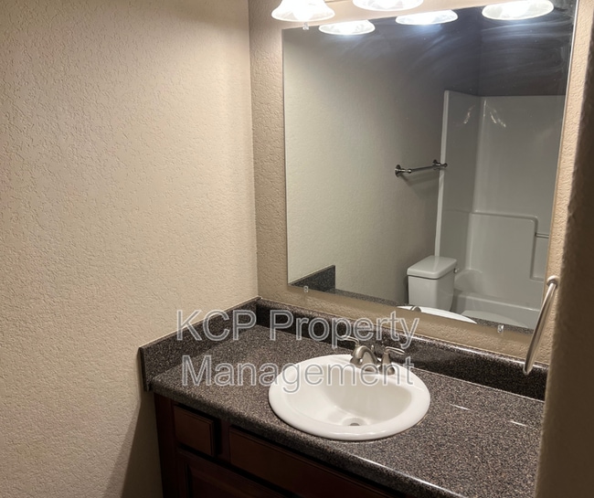 Building Photo - 221 Regency Dr