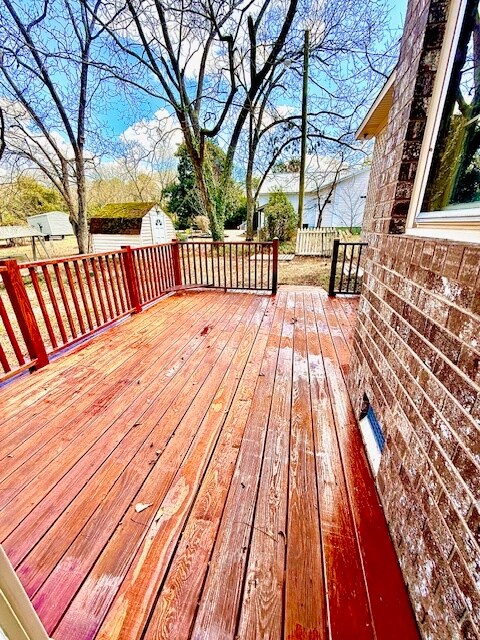 Building Photo - 122 Old Chapin Rd