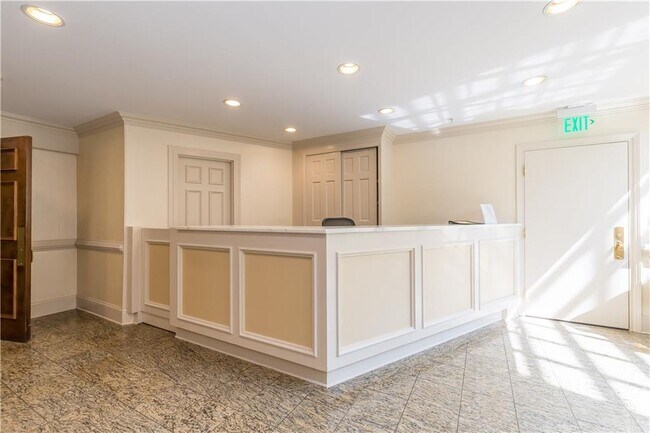 Building Photo - 28106 Plantation Dr NE