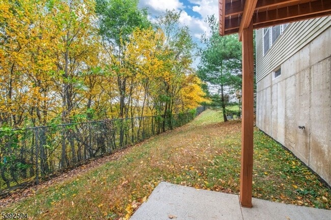 Building Photo - 36 Winding Hill Dr