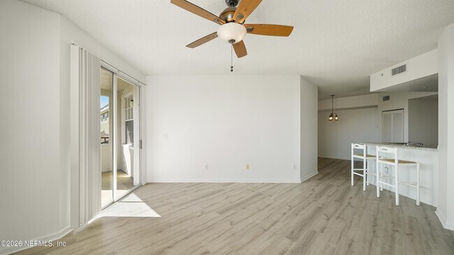 Building Photo - 1050 Bella Vista Blvd