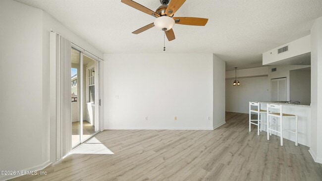 Building Photo - 1050 Bella Vista Blvd