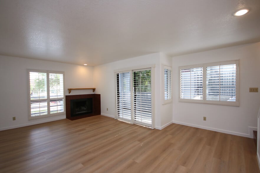 Building Photo - 311 E Glenarm St