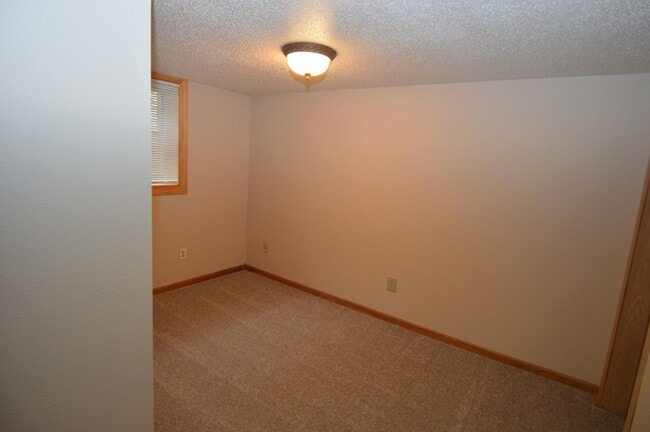 Building Photo - 5 Bedroom, 2 Bathroom House for Rent close to UND and Altru Hospital