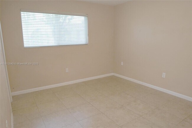 Building Photo - 10701 SW 77th Ct