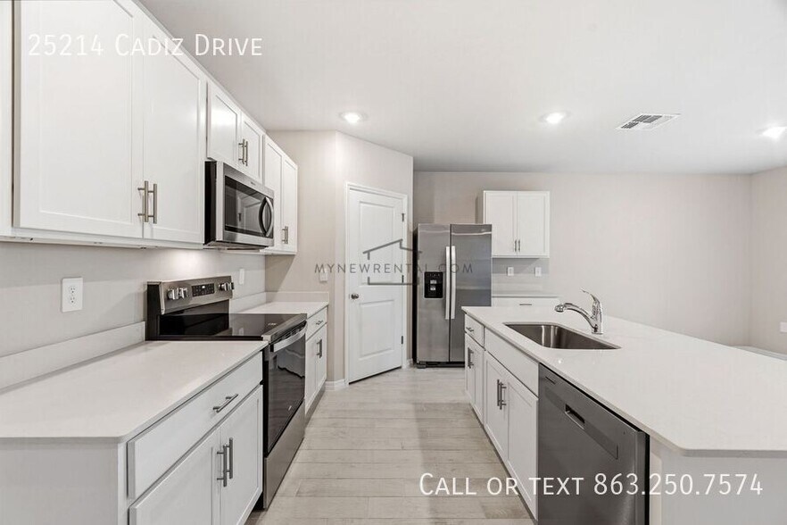 Building Photo - 25214 Cadiz Dr