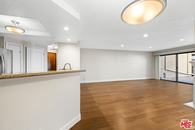Building Photo - 1633 S Bentley Ave