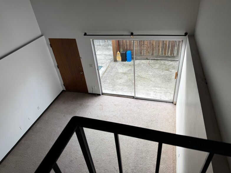 Building Photo - 3246 NE 85th St