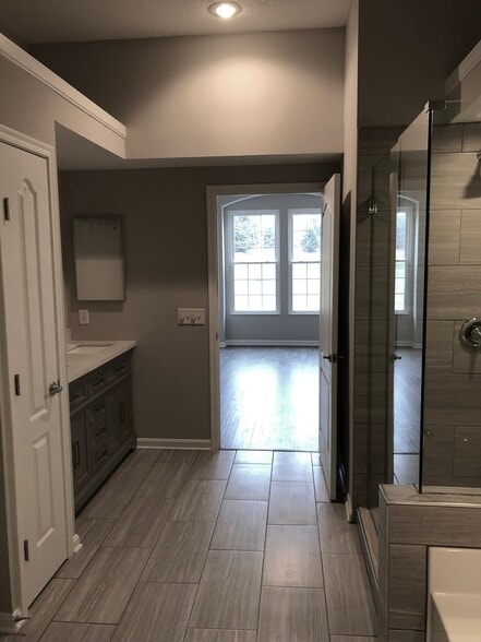 Building Photo - 6571 Pondfield Ln