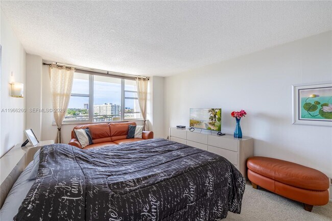 Building Photo - 3180 S Ocean Dr