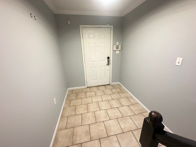 Building Photo - 814 Hr Dr SE