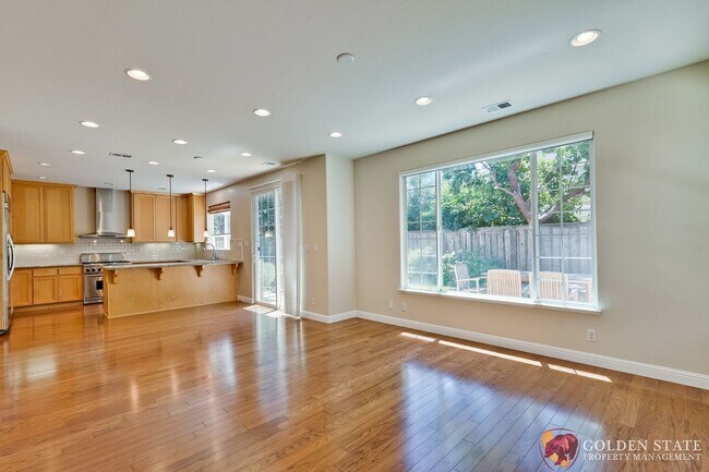 Building Photo - Mediterranean Elegance in the Heart of Cam...